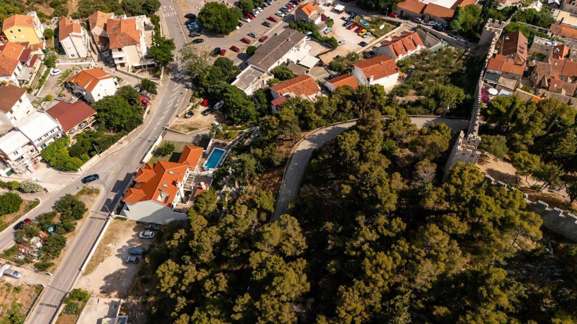 Kogo * Hvar Town